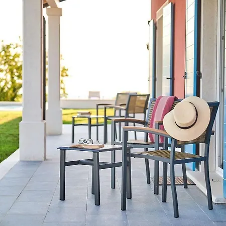 Вилла Luxury Rainis Hill Top With Pool In Groznjan *