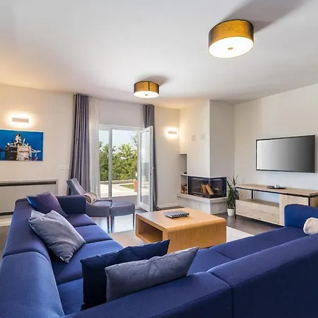 Luxury Rainis Hill Top With Pool In Groznjan